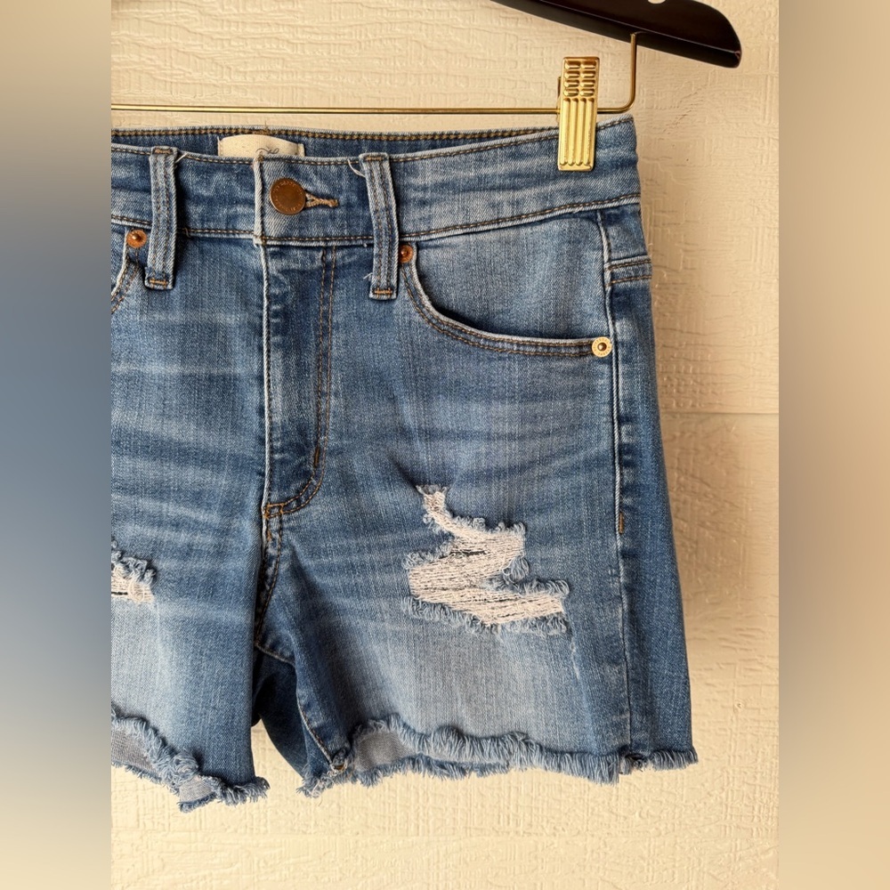 Universal Thread High Rise Mid Distressed Shorts Size 2/26 - Picture 3 of 7